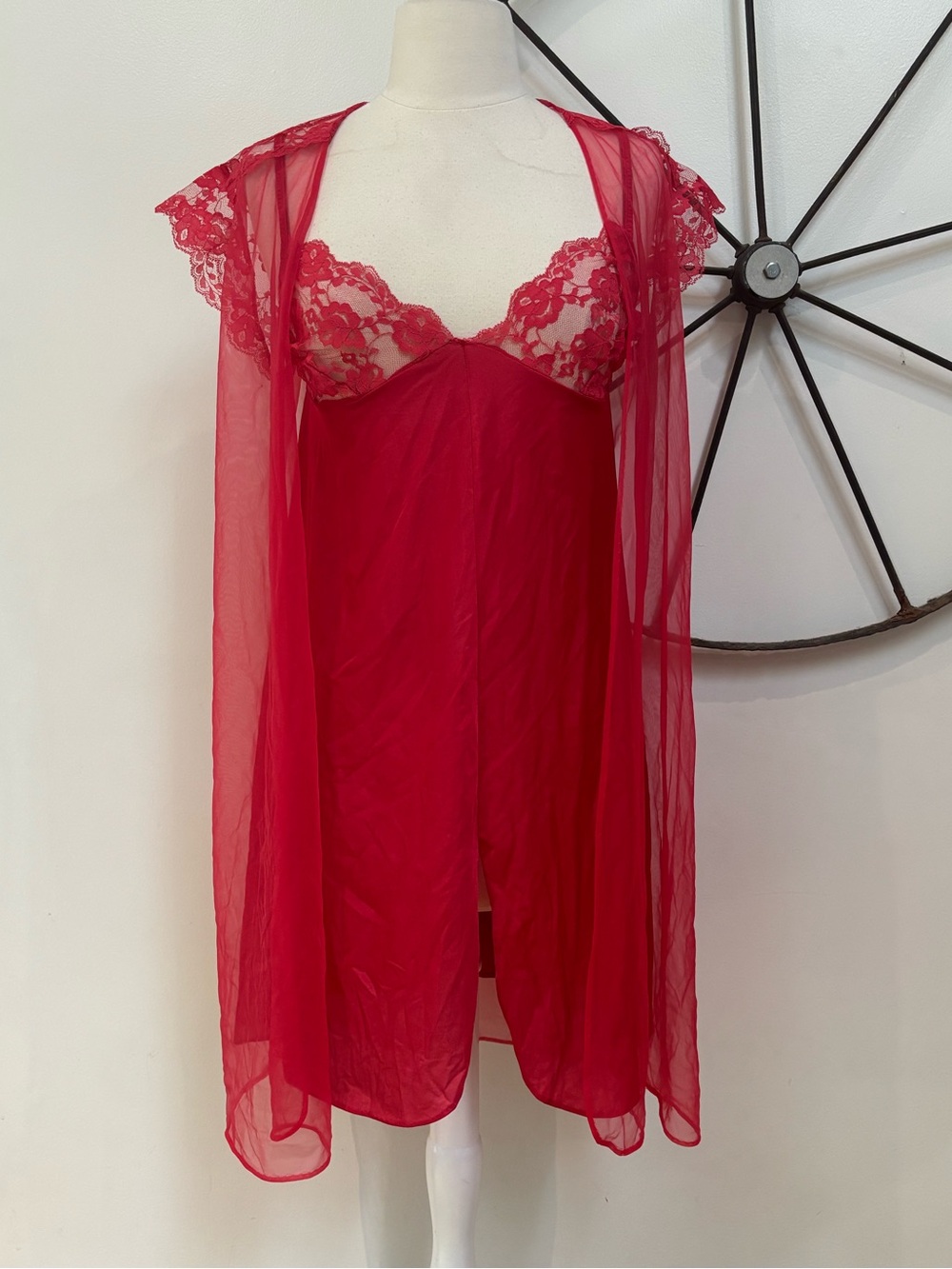 1980s red lace romantic vintage retro union made nightgown Peignoir set